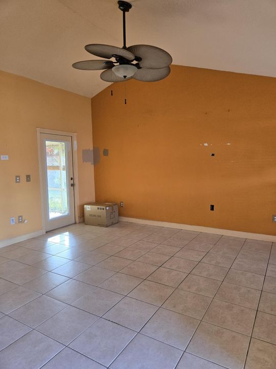 En Venta: $365,000 (3 camas, 1 baños, 990 Pies cuadrados)