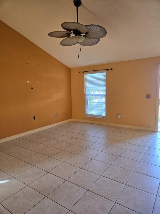 En Venta: $365,000 (3 camas, 1 baños, 990 Pies cuadrados)