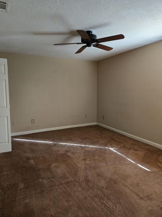 En Venta: $365,000 (3 camas, 1 baños, 990 Pies cuadrados)