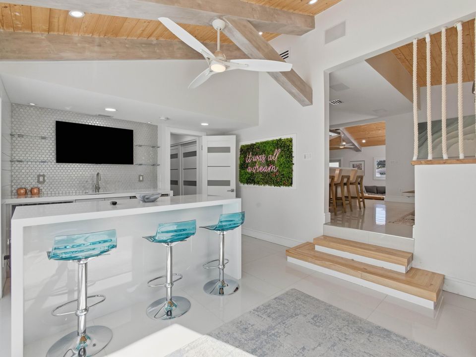 For Rent: $16,000 (3 beds, 4 baths, 2300 Square Feet)