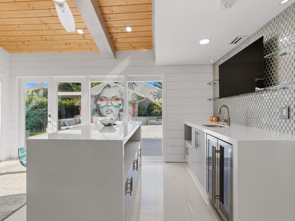 For Rent: $16,000 (3 beds, 4 baths, 2300 Square Feet)