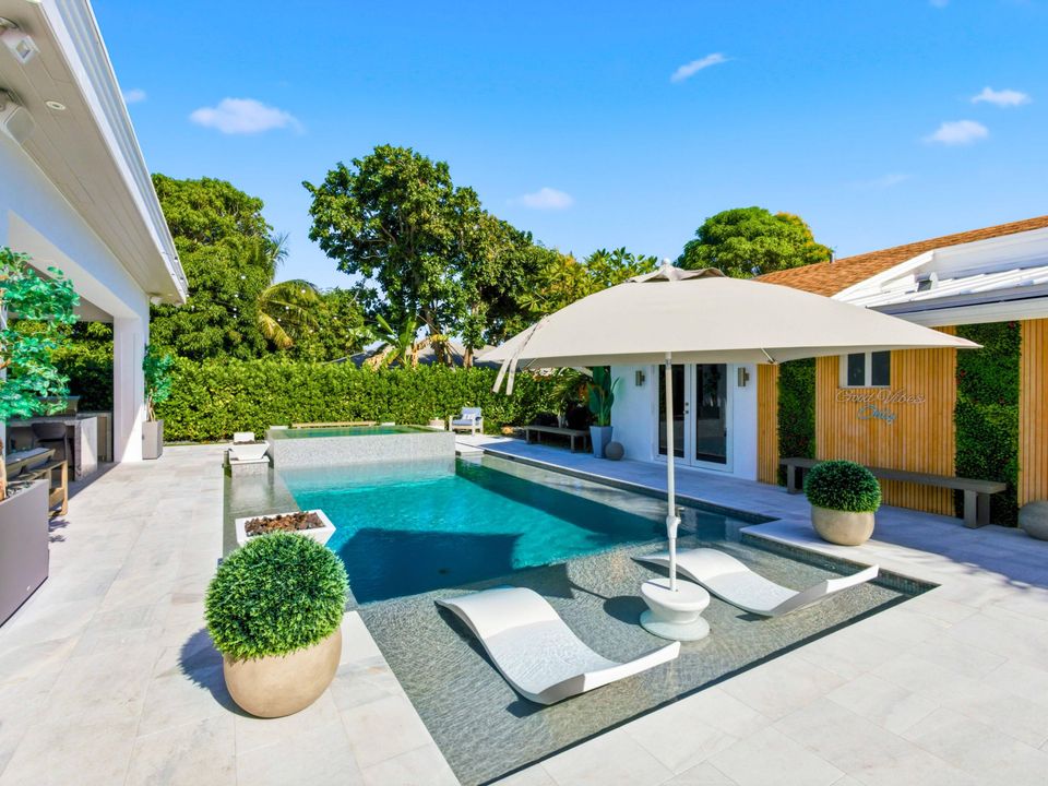 For Rent: $16,000 (3 beds, 4 baths, 2300 Square Feet)