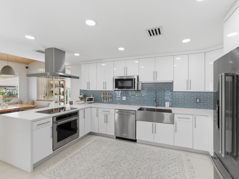 For Rent: $16,000 (3 beds, 4 baths, 2300 Square Feet)