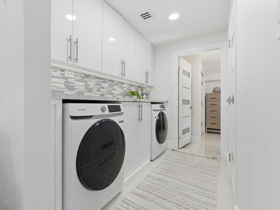 For Rent: $16,000 (3 beds, 4 baths, 2300 Square Feet)