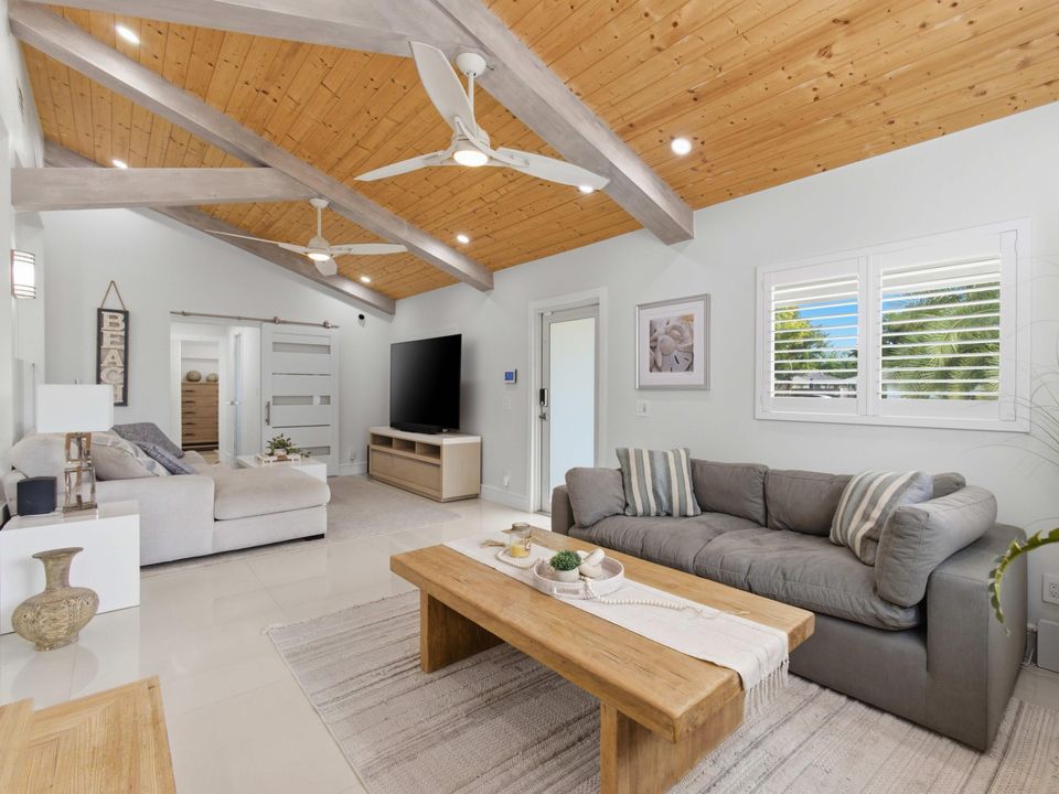 For Rent: $16,000 (3 beds, 4 baths, 2300 Square Feet)