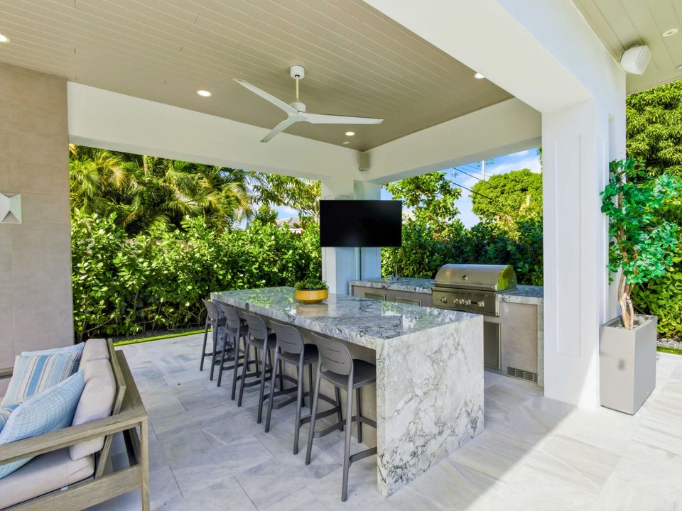 For Rent: $16,000 (3 beds, 4 baths, 2300 Square Feet)