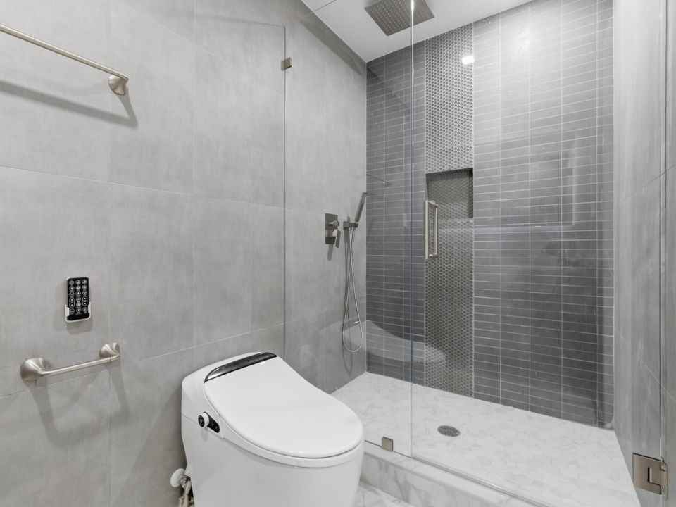 For Rent: $16,000 (3 beds, 4 baths, 2300 Square Feet)