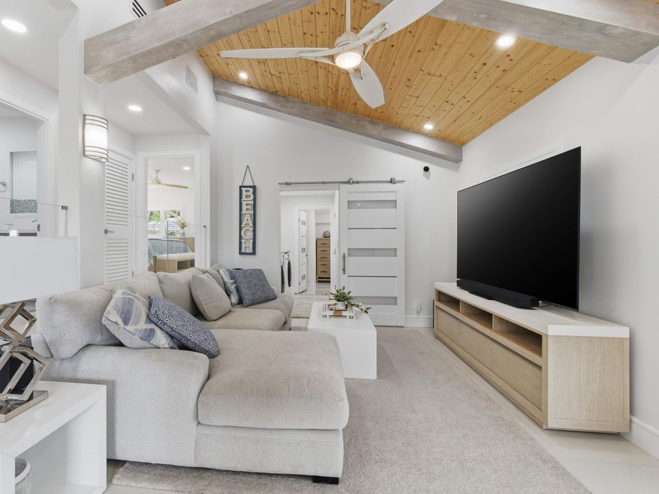 For Rent: $16,000 (3 beds, 4 baths, 2300 Square Feet)