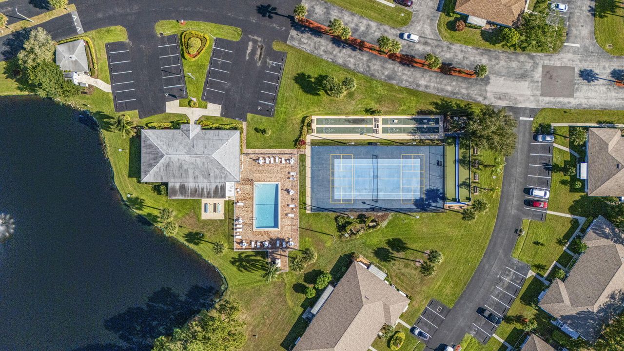 На продажу: $139,922 (2 спален, 2 ванн, 1208 Квадратных фут)