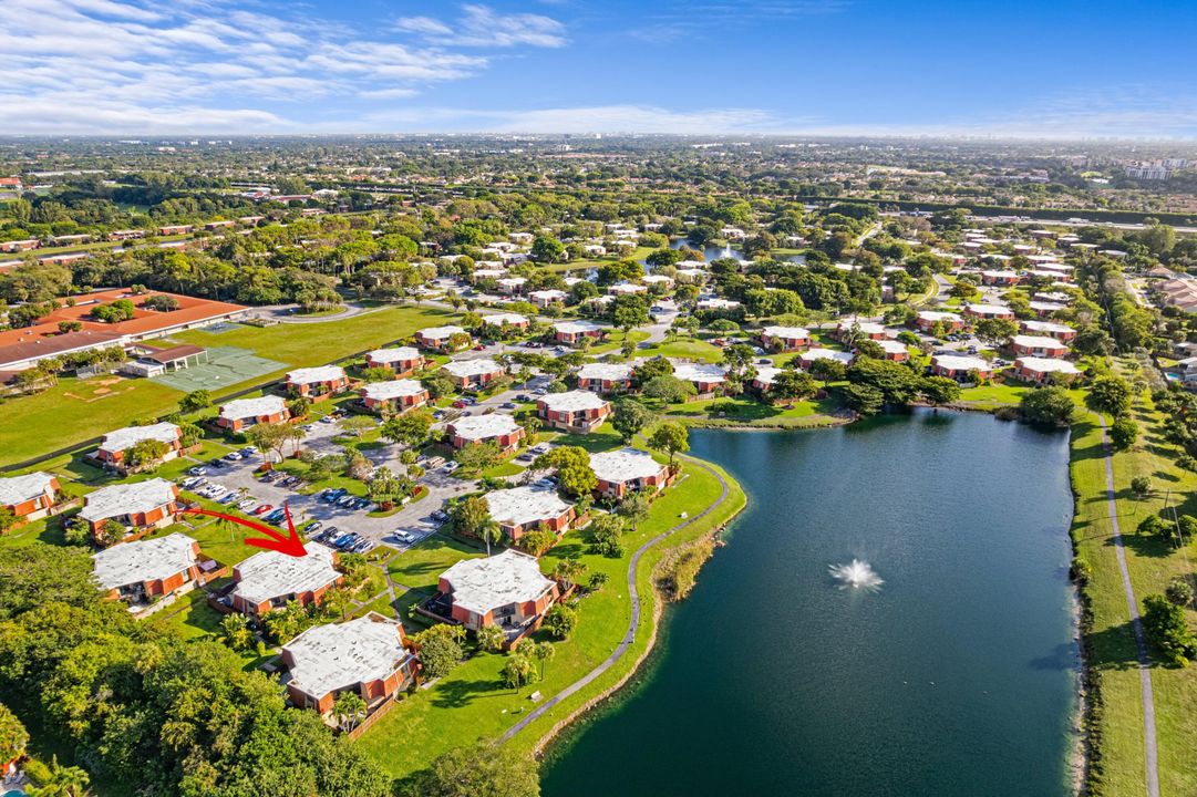 For Sale: $325,000 (2 beds, 2 baths, 1302 Square Feet)