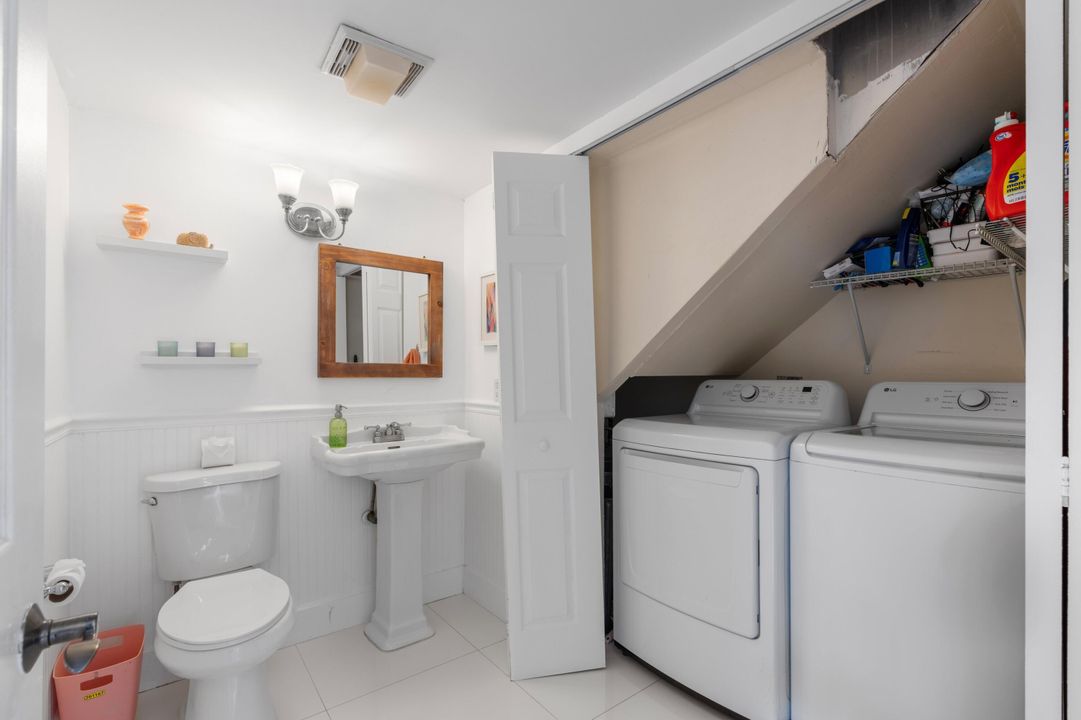 For Sale: $325,000 (2 beds, 2 baths, 1302 Square Feet)