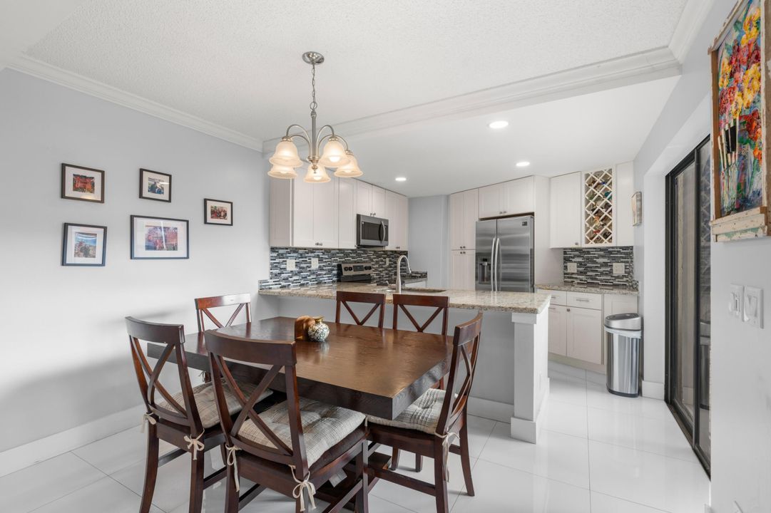 For Sale: $325,000 (2 beds, 2 baths, 1302 Square Feet)