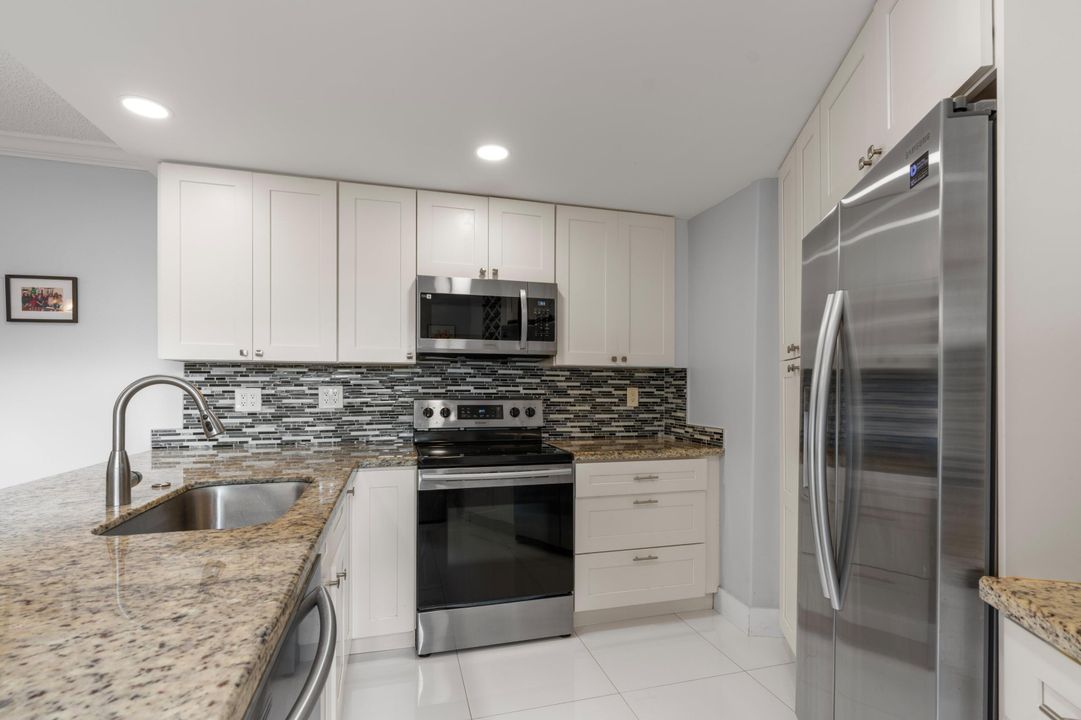 For Sale: $325,000 (2 beds, 2 baths, 1302 Square Feet)