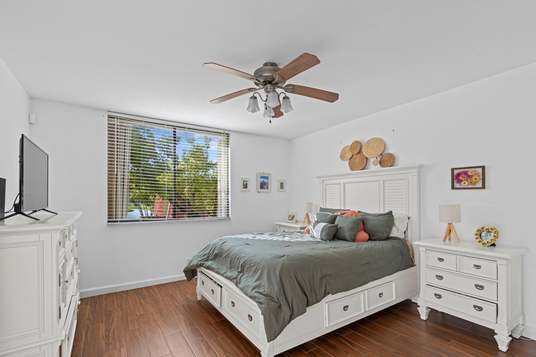 For Sale: $325,000 (2 beds, 2 baths, 1302 Square Feet)