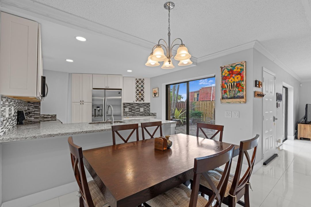 For Sale: $325,000 (2 beds, 2 baths, 1302 Square Feet)