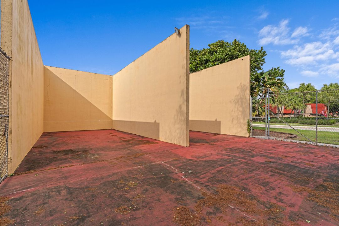 For Sale: $325,000 (2 beds, 2 baths, 1302 Square Feet)