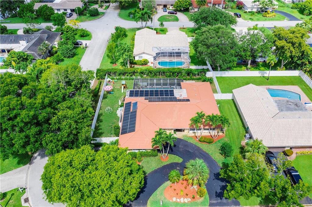 На продажу: $780,000 (5 спален, 2 ванн, 2720 Квадратных фут)