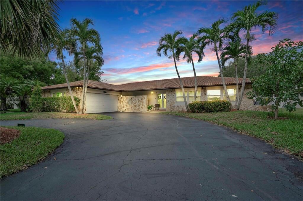 На продажу: $780,000 (5 спален, 2 ванн, 2720 Квадратных фут)