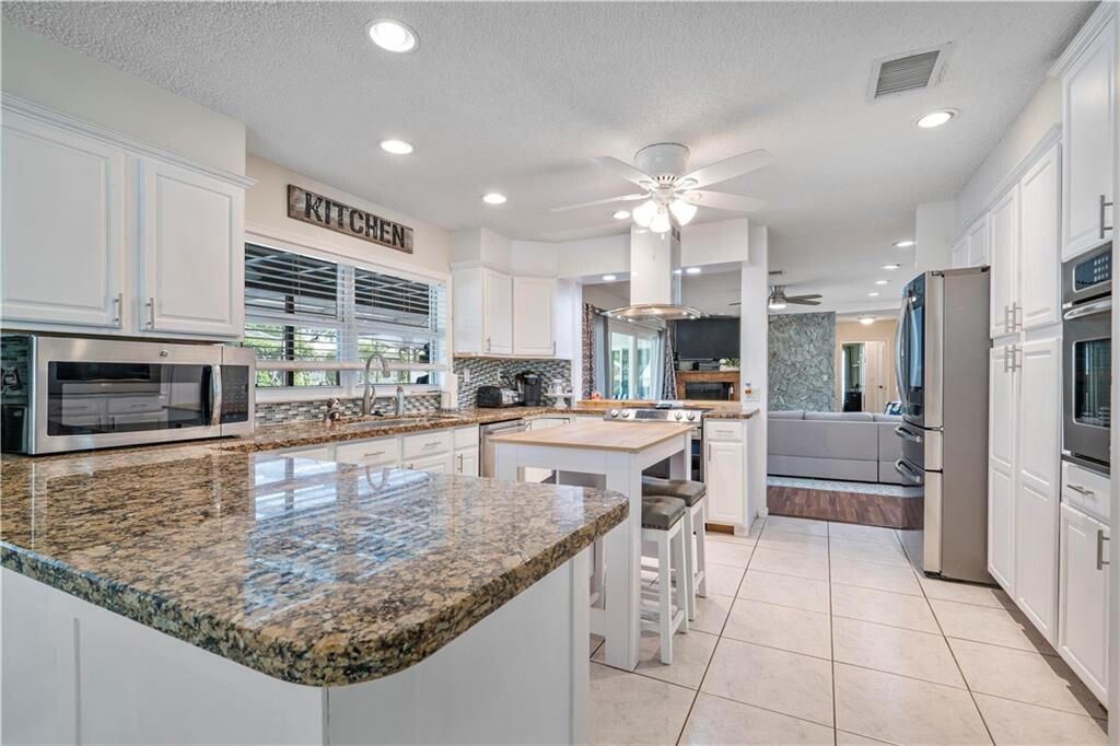 На продажу: $780,000 (5 спален, 2 ванн, 2720 Квадратных фут)