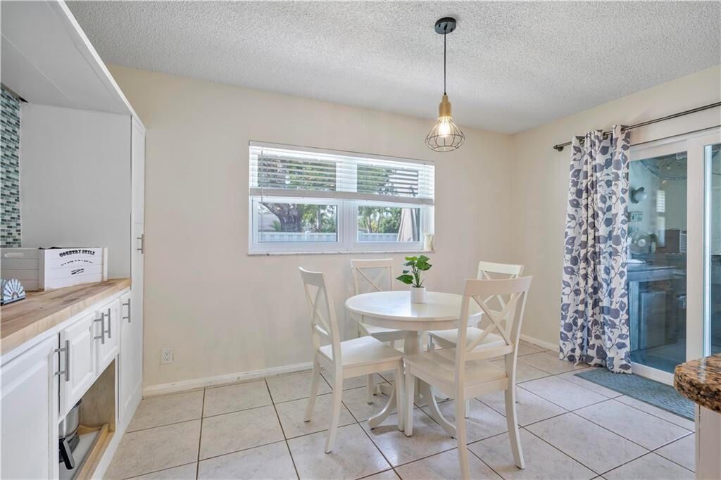 На продажу: $780,000 (5 спален, 2 ванн, 2720 Квадратных фут)