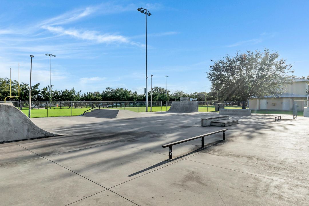 待售: $289,900 (2 贝兹, 2 浴室, 1110 平方英尺)