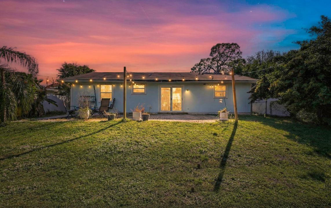 For Sale: $475,000 (2 beds, 2 baths, 1011 Square Feet)