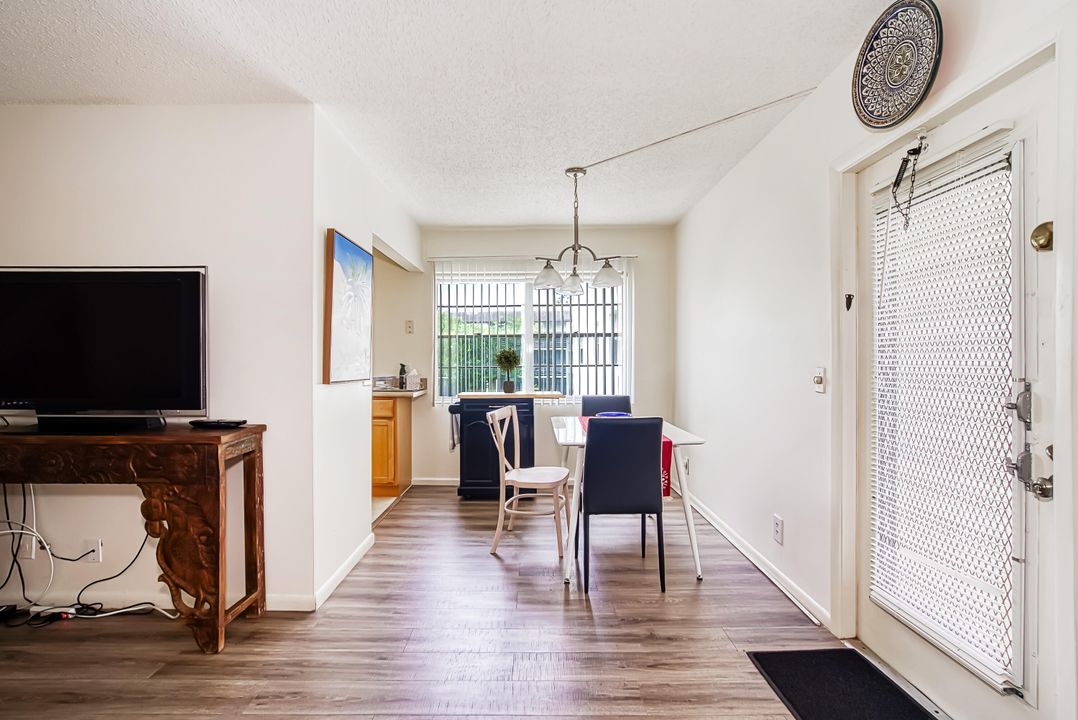 На продажу: $129,000 (2 спален, 1 ванн, 840 Квадратных фут)