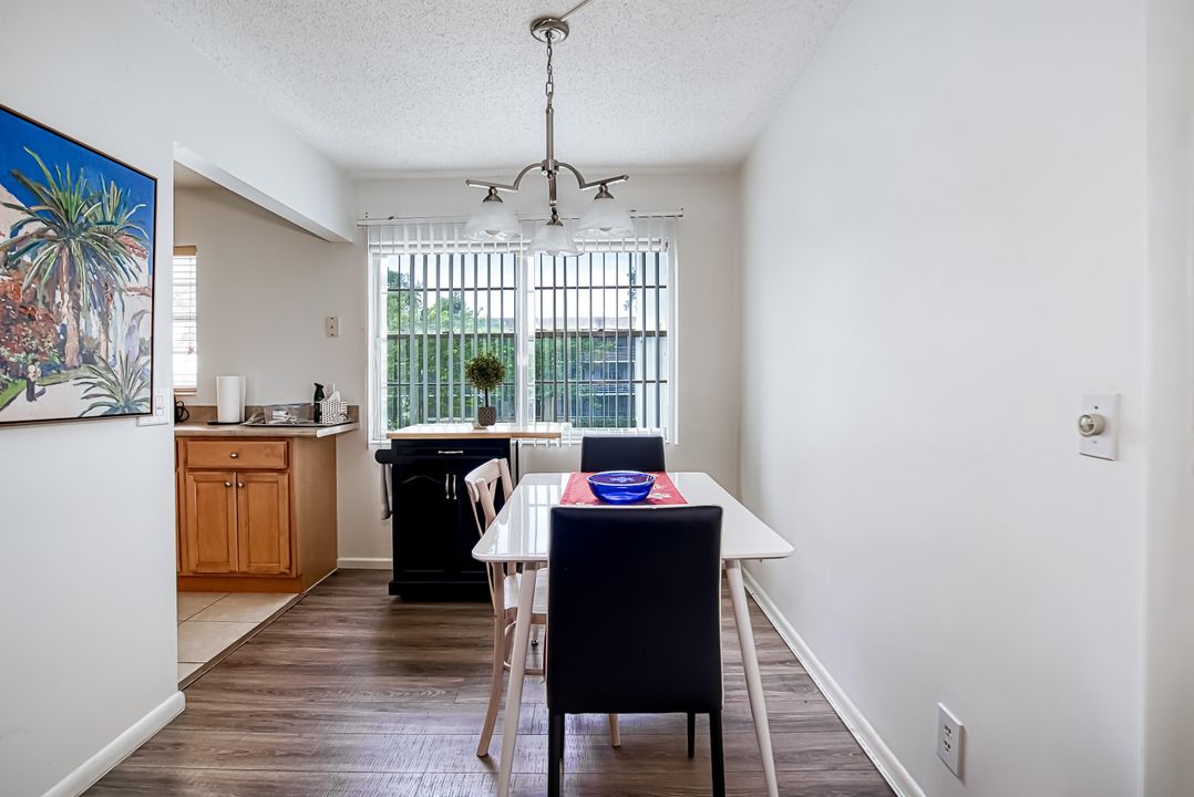 На продажу: $129,000 (2 спален, 1 ванн, 840 Квадратных фут)