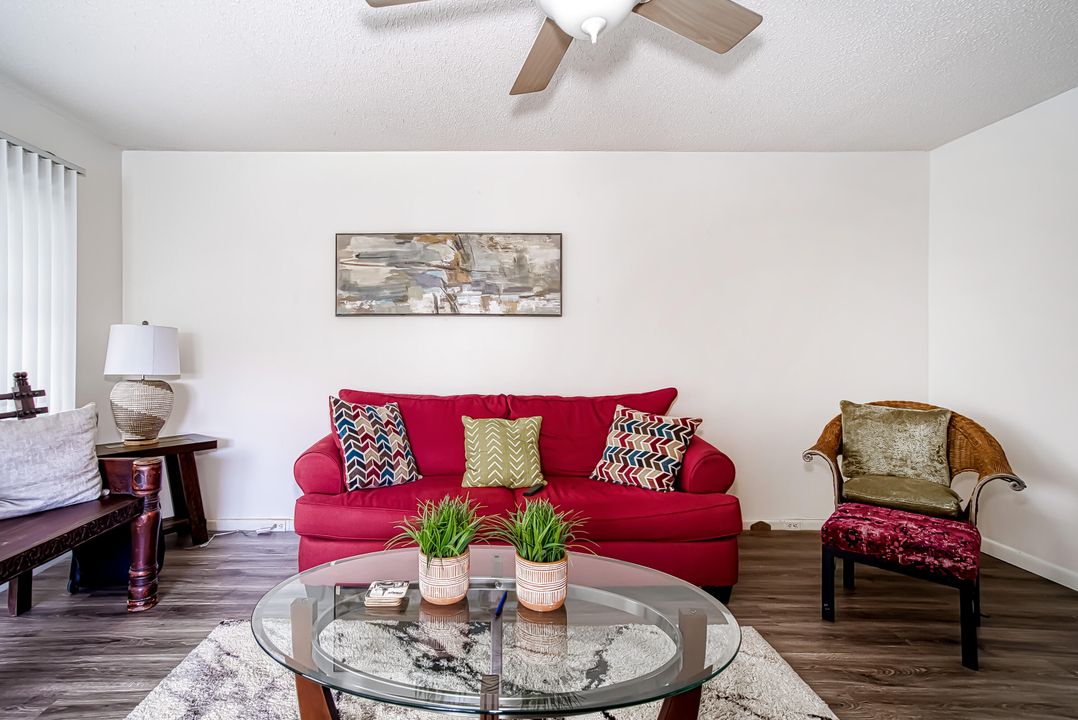 На продажу: $129,000 (2 спален, 1 ванн, 840 Квадратных фут)