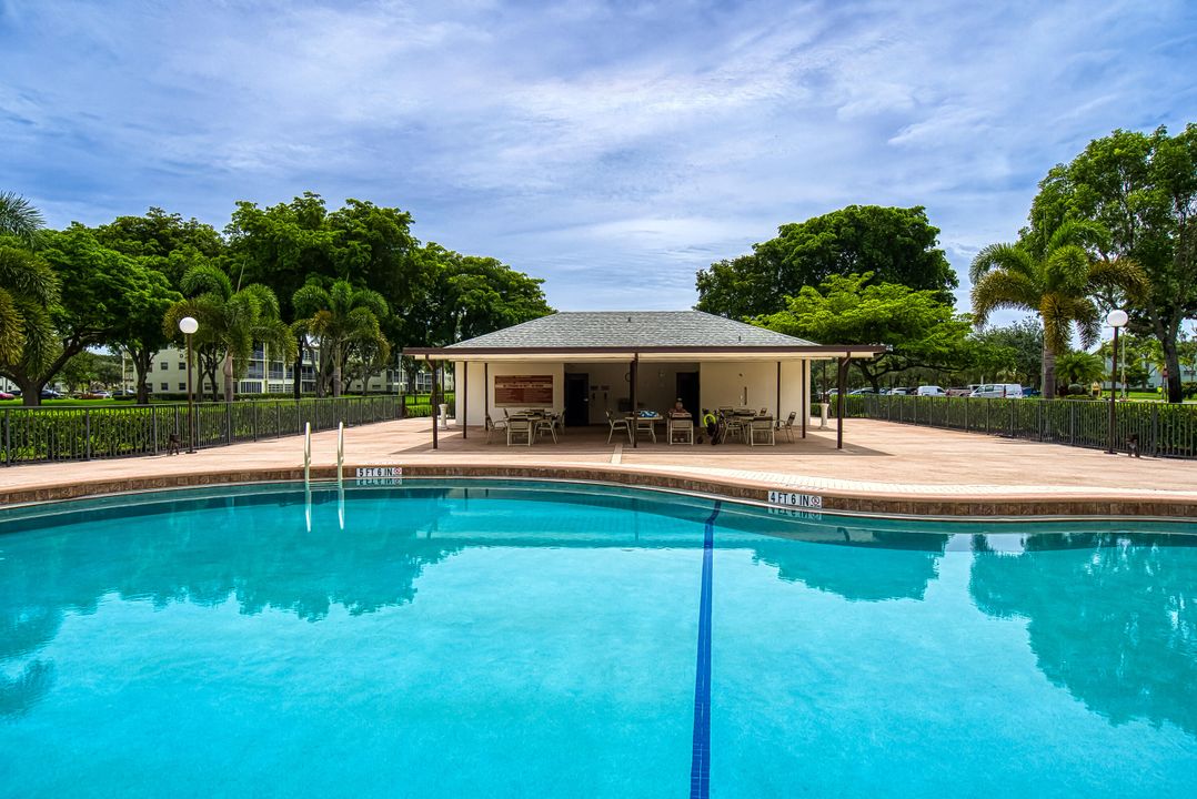 На продажу: $129,000 (2 спален, 1 ванн, 840 Квадратных фут)