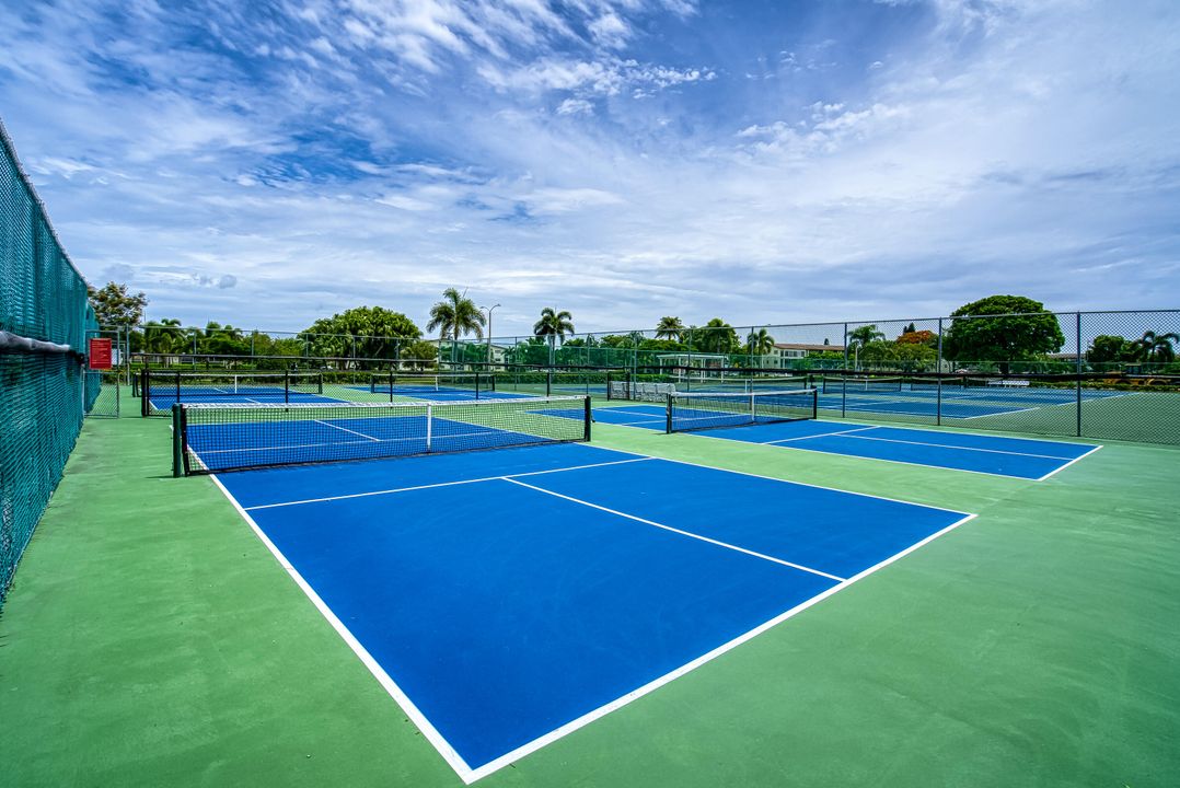 На продажу: $129,000 (2 спален, 1 ванн, 840 Квадратных фут)