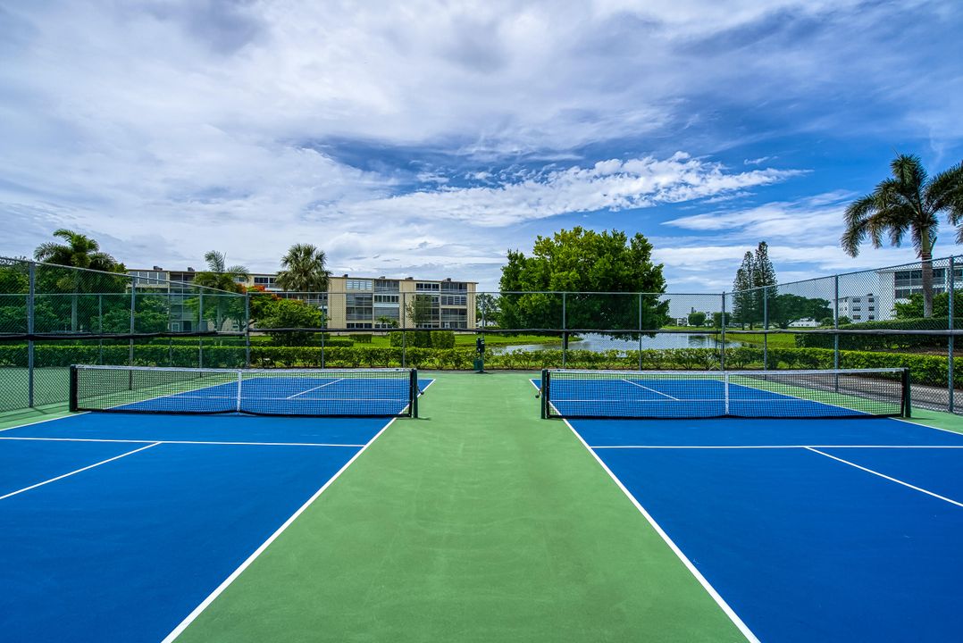 На продажу: $129,000 (2 спален, 1 ванн, 840 Квадратных фут)