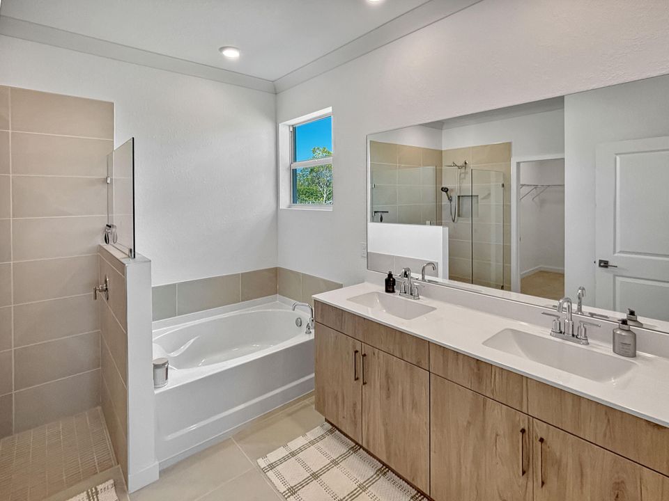 For Rent: $3,800 (4 beds, 2 baths, 1811 Square Feet)