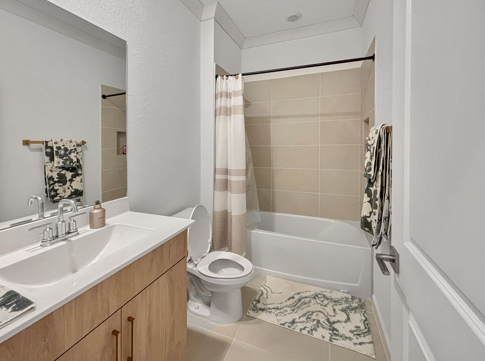 For Rent: $3,800 (4 beds, 2 baths, 1811 Square Feet)