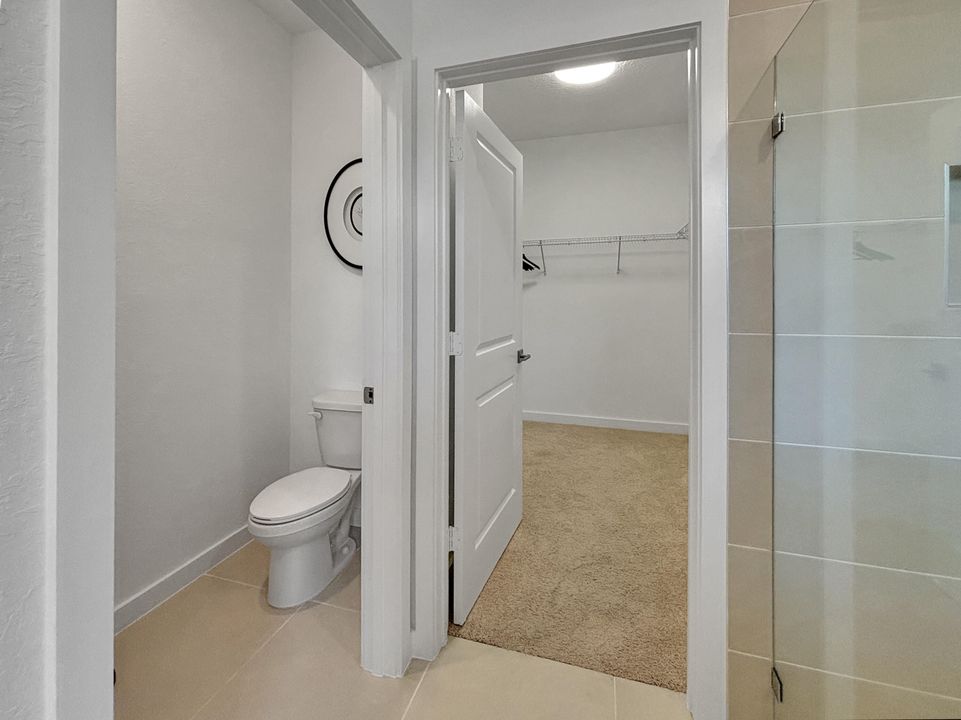 For Rent: $3,800 (4 beds, 2 baths, 1811 Square Feet)