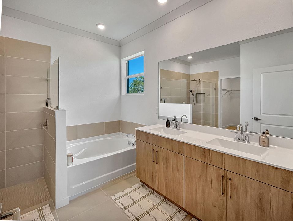 For Rent: $3,800 (4 beds, 2 baths, 1811 Square Feet)