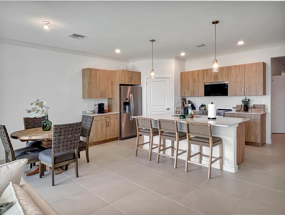 For Rent: $3,800 (4 beds, 2 baths, 1811 Square Feet)