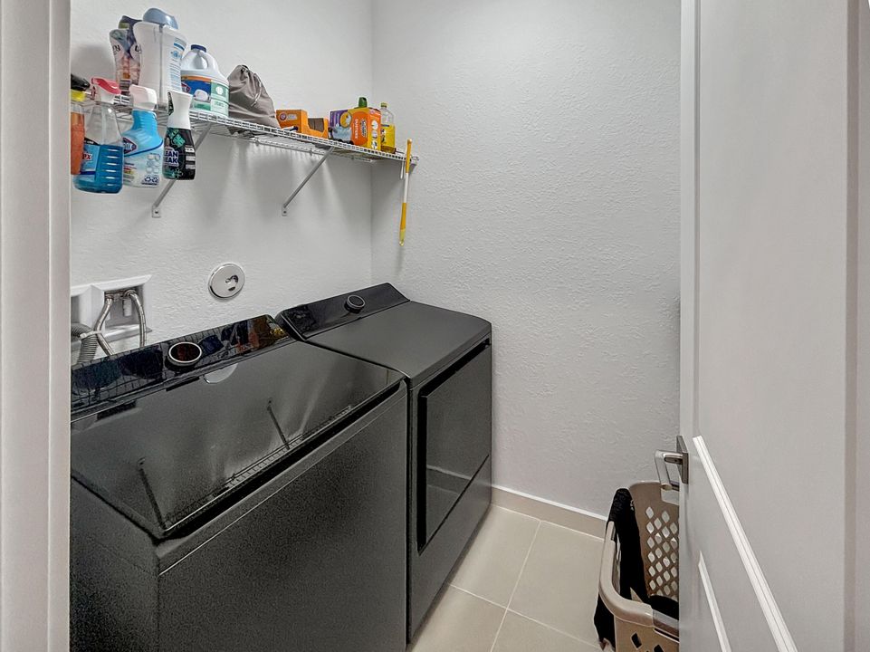 For Rent: $3,800 (4 beds, 2 baths, 1811 Square Feet)