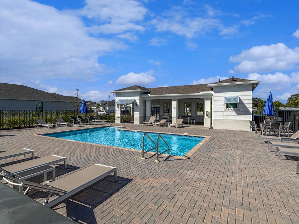 For Rent: $3,800 (4 beds, 2 baths, 1811 Square Feet)