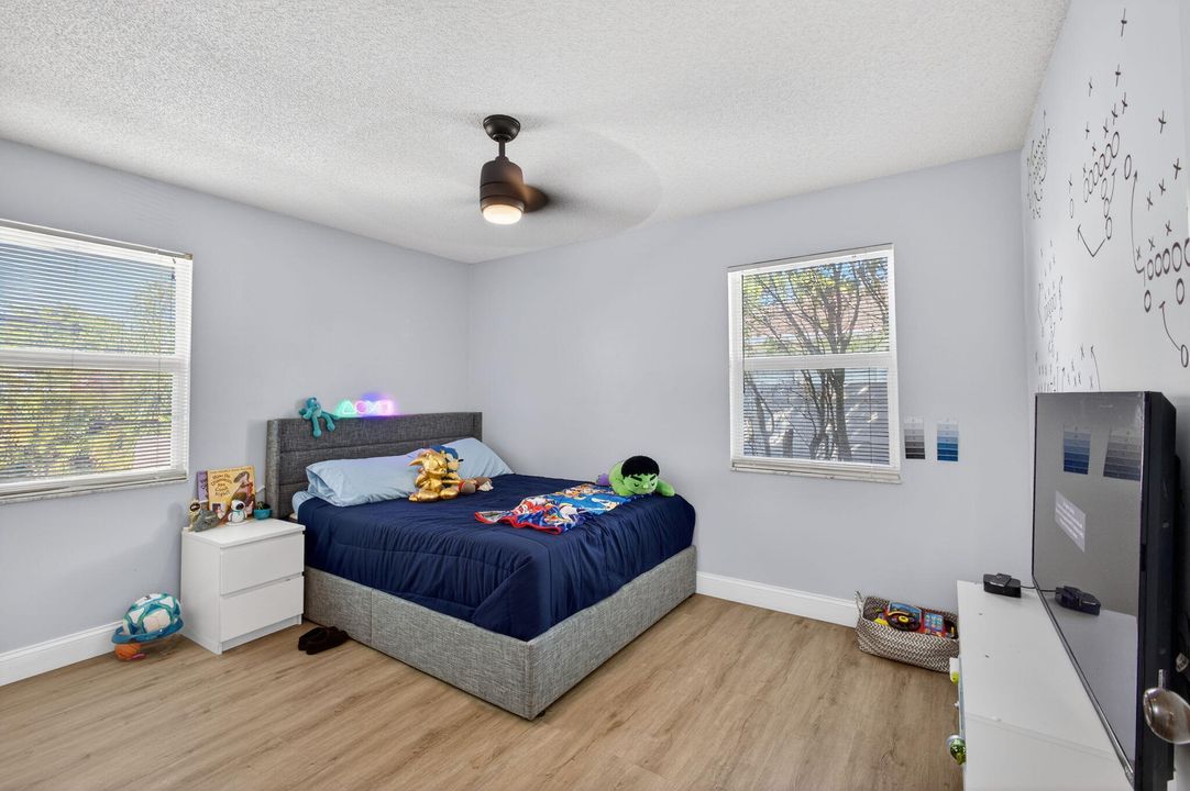 For Sale: $475,000 (2 beds, 2 baths, 1011 Square Feet)