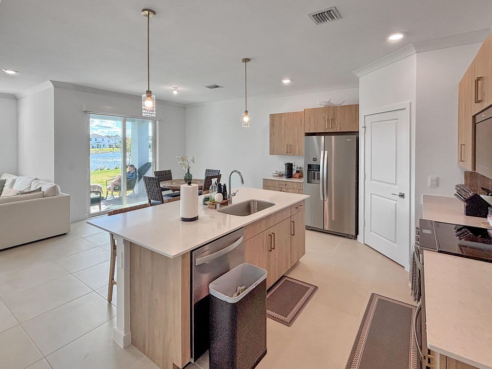 For Rent: $3,800 (4 beds, 2 baths, 1811 Square Feet)