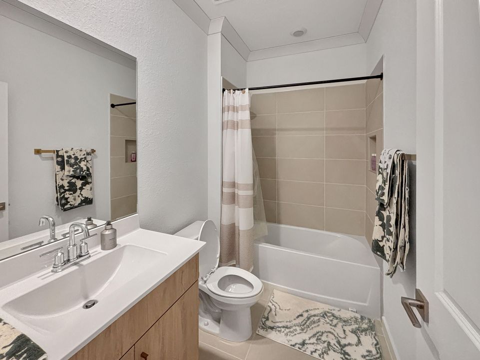 For Rent: $3,800 (4 beds, 2 baths, 1811 Square Feet)