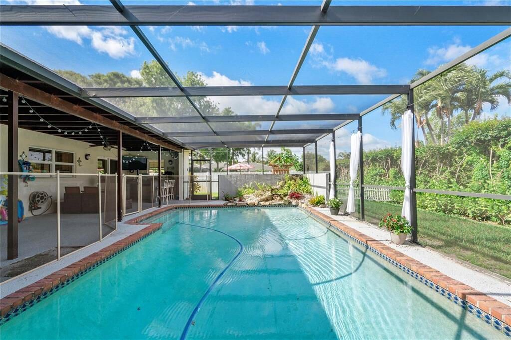 На продажу: $780,000 (5 спален, 2 ванн, 2720 Квадратных фут)