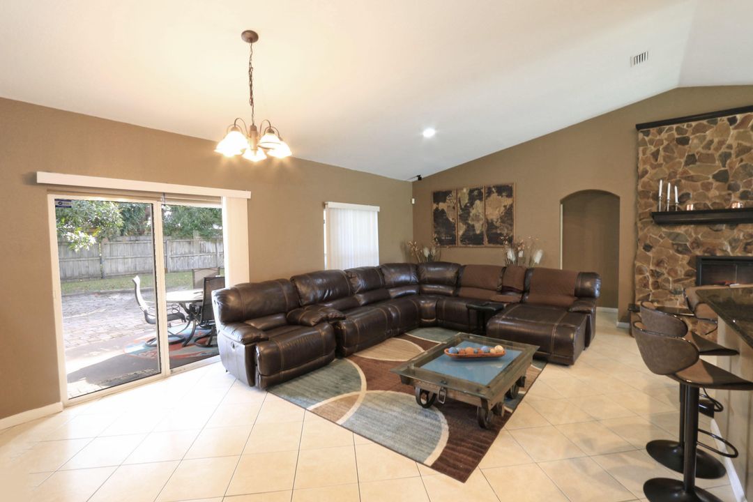 待售: $440,000 (3 贝兹, 2 浴室, 2014 平方英尺)