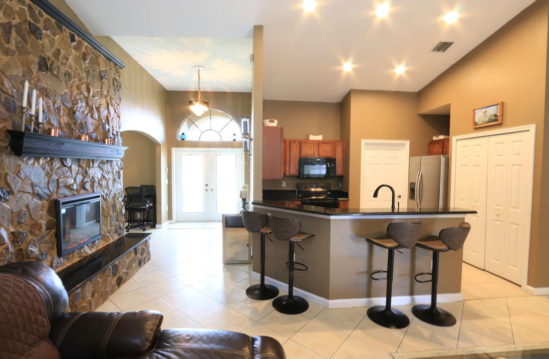 待售: $440,000 (3 贝兹, 2 浴室, 2014 平方英尺)