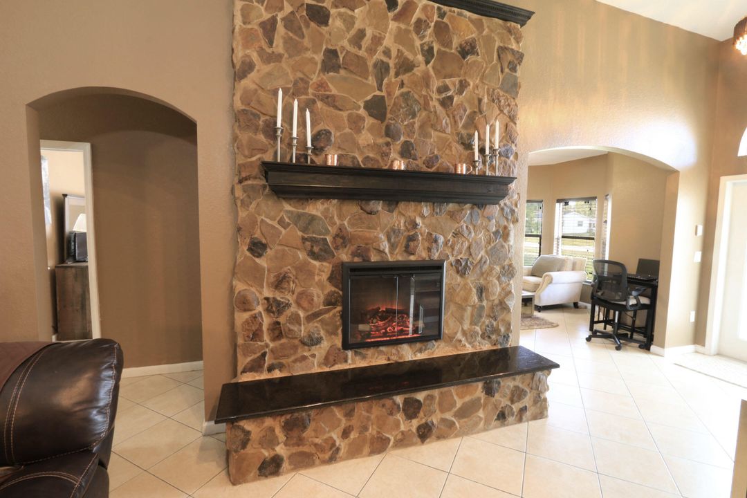 待售: $440,000 (3 贝兹, 2 浴室, 2014 平方英尺)