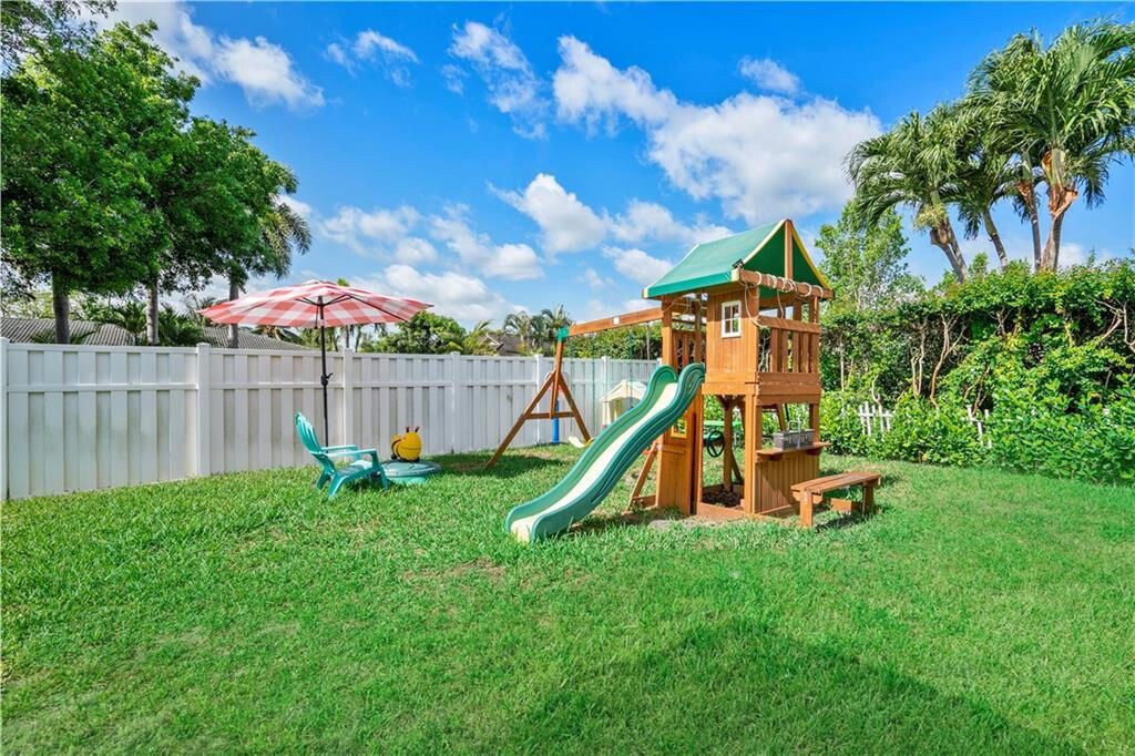 На продажу: $780,000 (5 спален, 2 ванн, 2720 Квадратных фут)