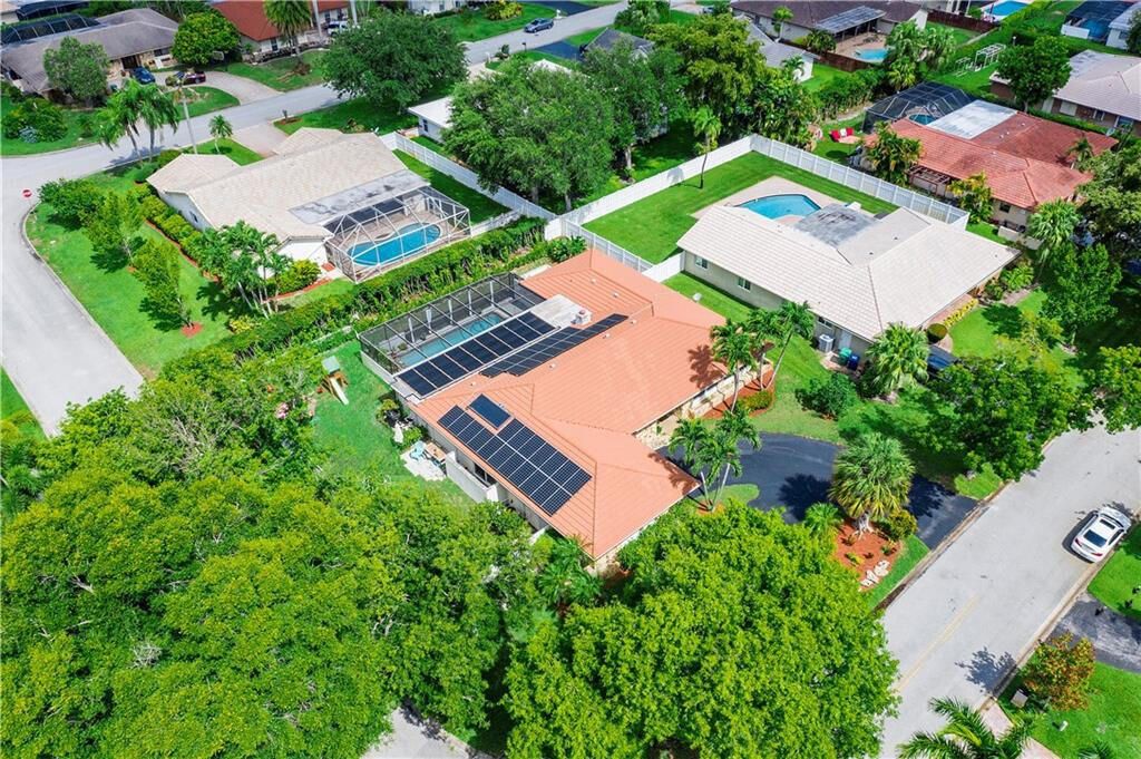 На продажу: $780,000 (5 спален, 2 ванн, 2720 Квадратных фут)