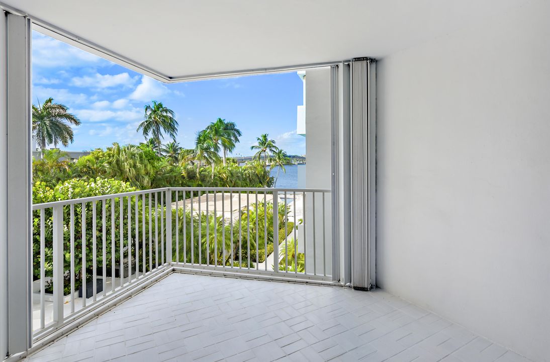 For Sale: $557,000 (1 beds, 1 baths, 1180 Square Feet)