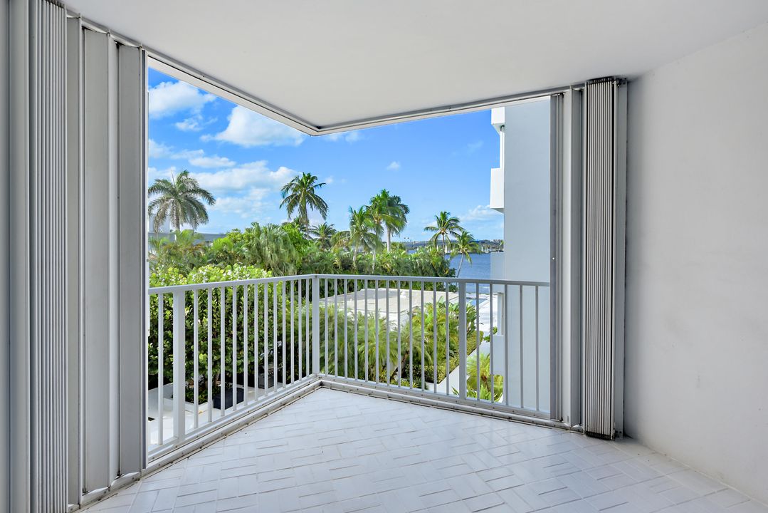 For Sale: $557,000 (1 beds, 1 baths, 1180 Square Feet)